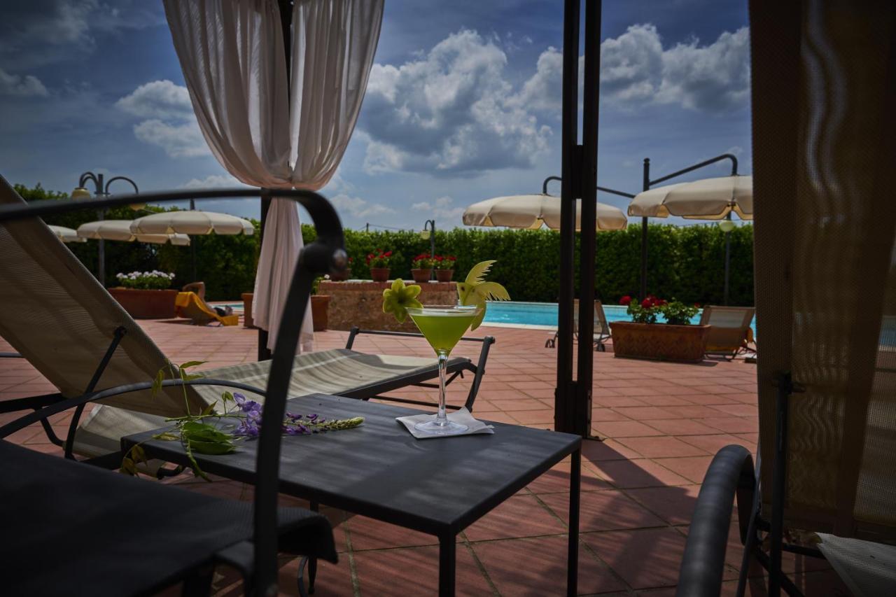 Villa Curina Resort Кастелнуово Берарденга Екстериор снимка